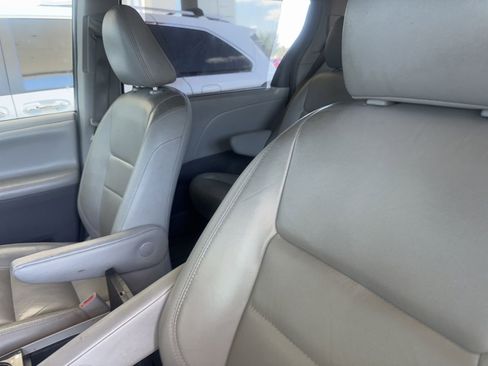 Used 2016 Toyota Sienna XLE w/ XLE Navigation Package AWD/4WD image 8