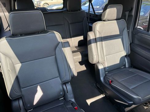 Used 2021 GMC Yukon XL SLT w/ SLT Premium Package image 23