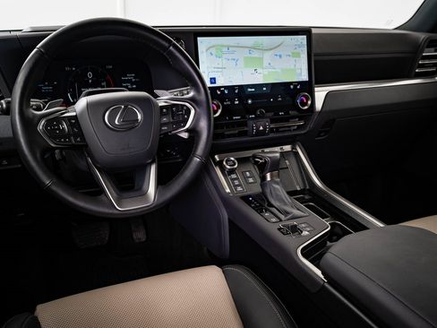 Used 2024 Lexus GX 550 image 4