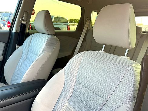 Used 2023 Nissan Rogue SV FWD image 7