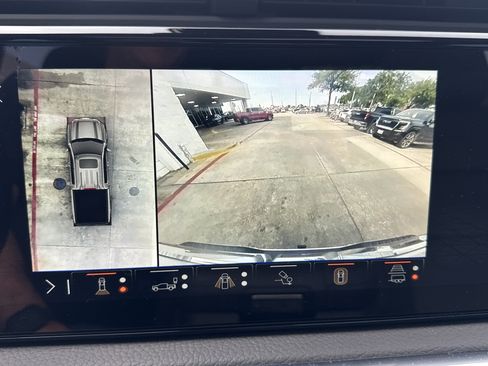 Used 2025 GMC Sierra 1500 Denali w/ Technology Package AWD/4WD image 5