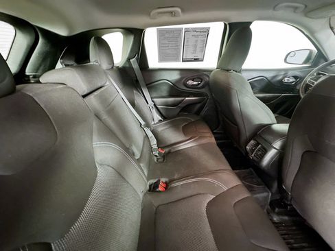 Used 2019 Jeep Cherokee Latitude w/ Popular Appearance Group FWD image 25