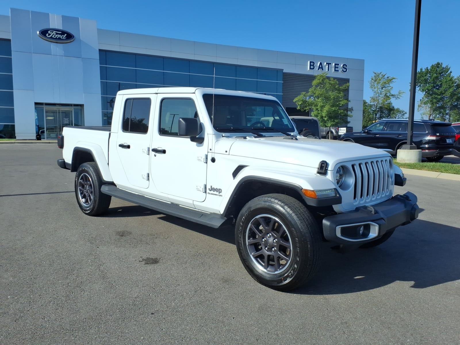 Used 2022 Jeep Gladiator Overland w/ LED Lighting Group AWD/4WD image 1