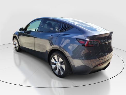 Used 2023 Tesla Model Y Long Range AWD/4WD image 4