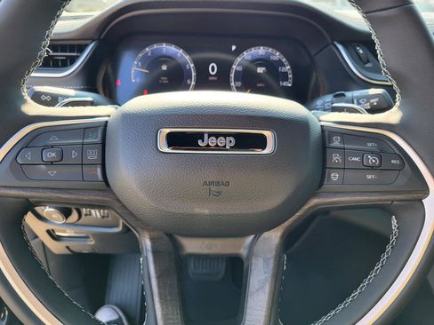 New 2025 Jeep Grand Cherokee Limited w/ Black Appearance Package image 16