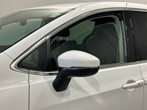 Used 2023 Chrysler Pacifica Touring-L FWD image 12