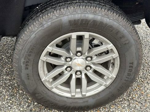 Used 2024 Chevrolet Colorado LT w/ LT Convenience Package image 16