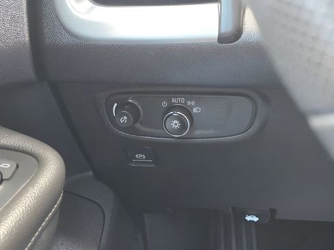 Used 2022 GMC Terrain SLE w/ Driver Convenience Package image 22