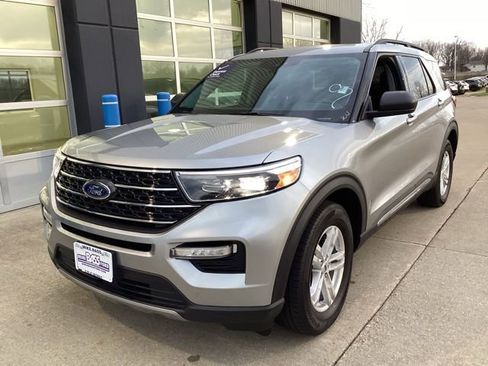 Used 2022 Ford Explorer XLT w/ Equipment Group 202A image 2