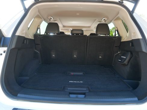 Certified 2024 Nissan Rogue Platinum w/ Platinum Premium Package AWD/4WD image 18