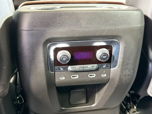 Used 2024 GMC Yukon Denali Ultimate AWD/4WD image 29