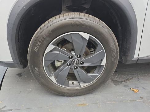 Used 2024 Nissan Rogue SV image 15