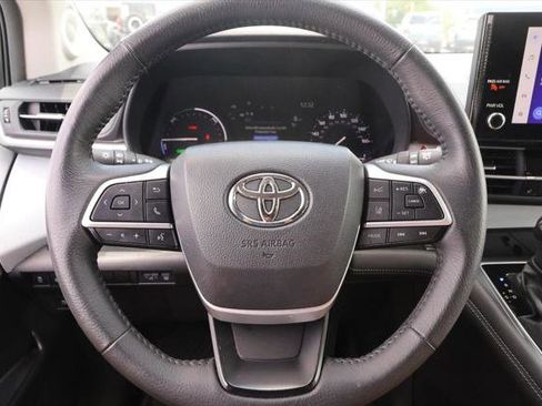 Certified 2025 Toyota Sienna XLE w/ XLE Plus Package AWD/4WD image 7