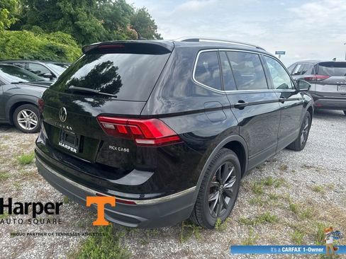 Used 2023 Volkswagen Tiguan SE w/ Panoramic Sunroof Package FWD image 5