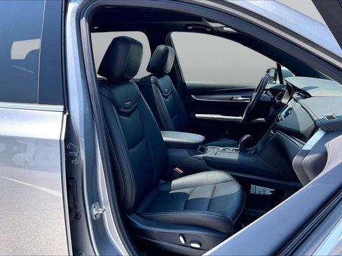 Used 2025 Cadillac XT6 Luxury FWD image 9