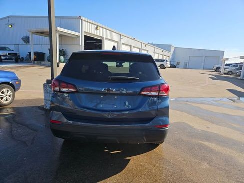 Used 2024 Chevrolet Equinox LS w/ LS Convenience Package image 4