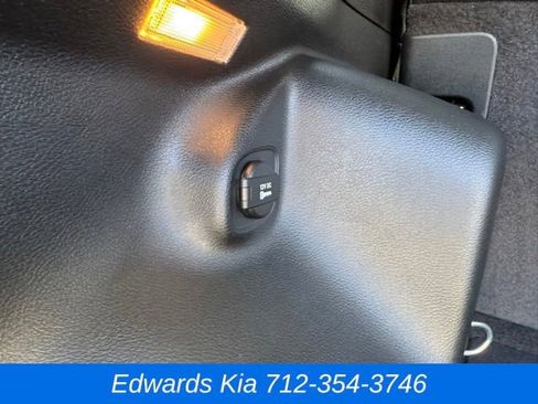 Used 2022 Jeep Cherokee Trailhawk w/ Technology Group B image 16