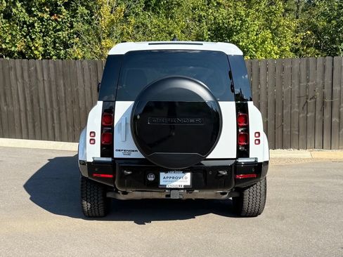 Certified 2024 Land Rover Defender 110 X-Dynamic SE AWD/4WD image 4