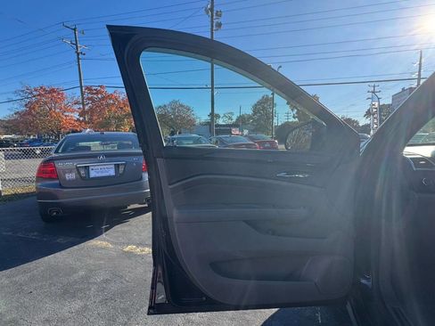 Used 2011 Cadillac SRX Luxury image 8