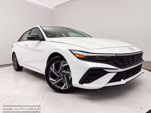 Used 2025 Hyundai Elantra Sport FWD image 1