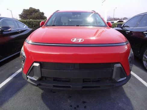 Used 2024 Hyundai Kona SEL image 2