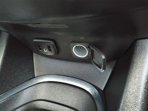 Used 2017 Chevrolet Malibu LT image 24