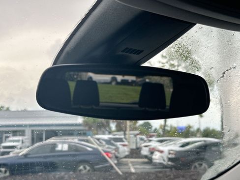 Used 2023 GMC Acadia SLE image 31