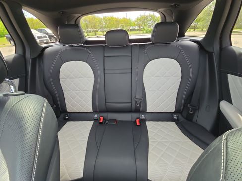 Used 2021 Mercedes-Benz GLC 300 4MATIC image 21