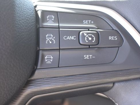 Used 2023 Jeep Grand Cherokee Laredo w/ Luxury Tech Group I RWD image 21