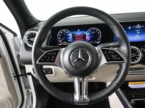 Certified 2025 Mercedes-Benz GLB 250 image 2