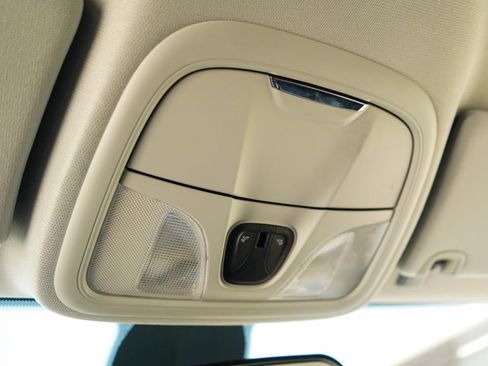 Used 2019 Jeep Cherokee Latitude Plus FWD image 12