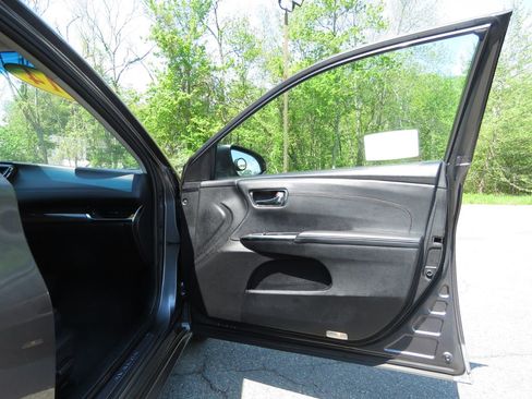 Used 2014 Toyota Avalon Limited w/ Technology Package FWD image 12