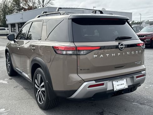Used 2023 Nissan Pathfinder Platinum image 6
