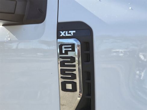 Used 2025 Ford F250 XLT image 9
