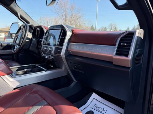 Used 2022 Ford F250 Platinum image 12