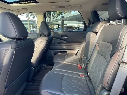 New 2026 Nissan Pathfinder Platinum w/ Cargo Package AWD/4WD image 18