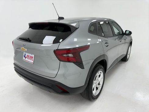 Used 2024 Chevrolet Trax LS w/ LS Convenience Package image 40