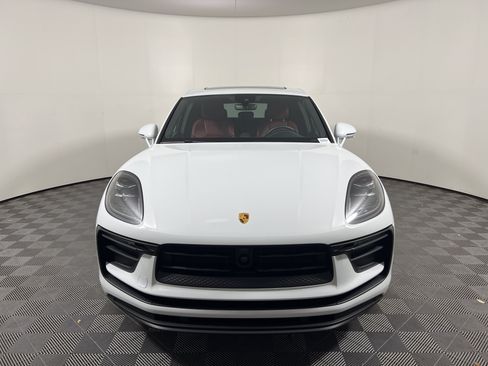 Certified 2025 Porsche Macan AWD/4WD image 10