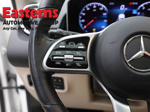Used 2021 Mercedes-Benz GLB 250 4MATIC w/ Premium Package image 16