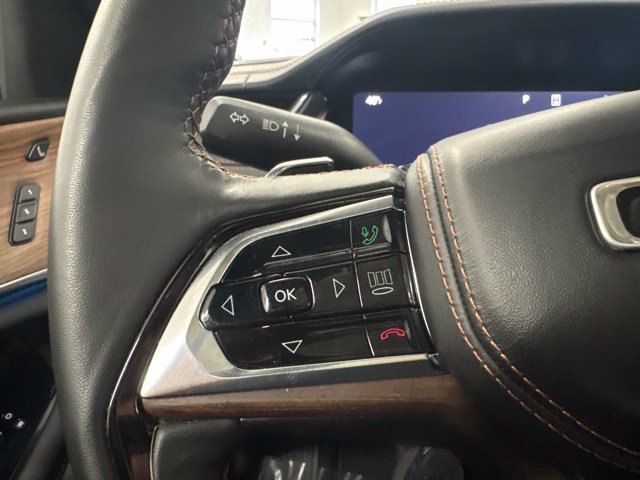 Used 2023 Jeep Grand Cherokee Summit w/ Luxury Tech Group V AWD/4WD image 38