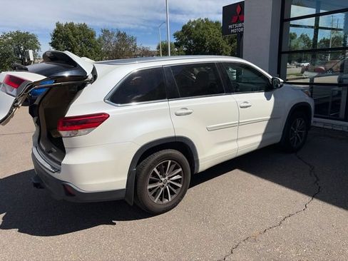 Used 2017 Toyota Highlander XLE w/ Protection Package #3 AWD/4WD image 7
