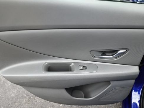 Used 2024 Hyundai Elantra SEL w/ Convenience Package FWD image 21