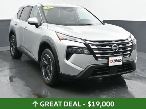 Used 2024 Nissan Rogue SV image 4