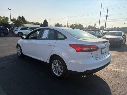 Used 2018 Ford Focus SE w/ Cold Weather Package FWD image 5
