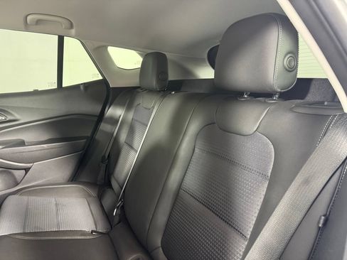 Used 2025 Chevrolet Trax LT w/ LT Convenience Package FWD image 29
