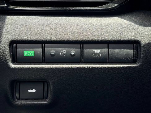 Used 2024 Nissan Sentra SR FWD image 25
