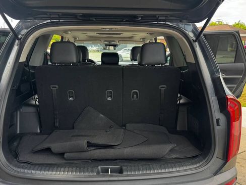 Used 2020 Kia Telluride S w/ S 8 Passenger Seating Package FWD image 25