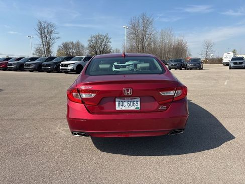 Used 2018 Honda Accord Touring image 10