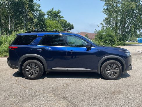 Used 2022 Nissan Pathfinder SV w/ SV Premium Package AWD/4WD image 4