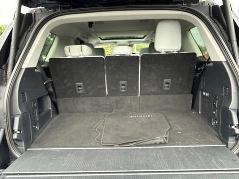 Used 2025 Ford Expedition Platinum w/ Driver's Package AWD/4WD image 28